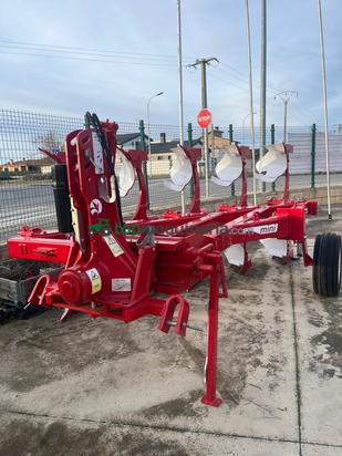 Arado de cohecho, marca Ovlac, modelo NH5 V