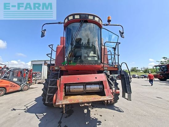 Cosechadora de Cereal - Case IH - 2388 și heder 7,3 m