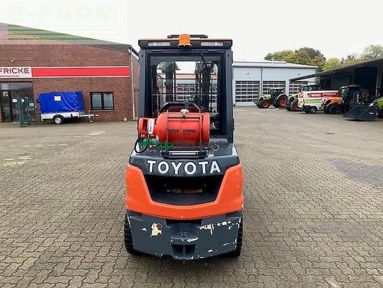 Elevadora - Toyota - 02-8fgjf35