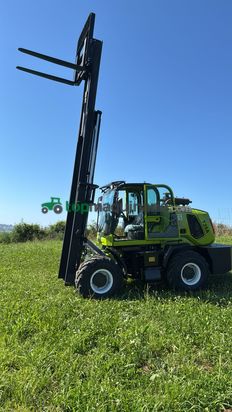 CARRETILLA ELEVADORA TODOTERRENO 4X4 DIÉSEL – 3,5 Tn – NUEVA