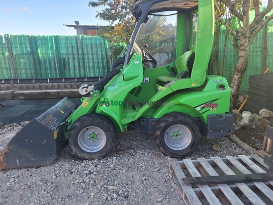 MINICARGADORA  AVANT 420 + APEROS