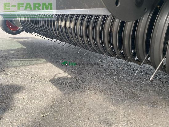 Empacadora gigant - Claas - variant 485 rc aus 1 hand