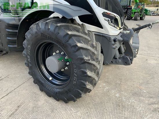 Tractor agrícola - Valtra - t235 versu tractor (st24702) Versu