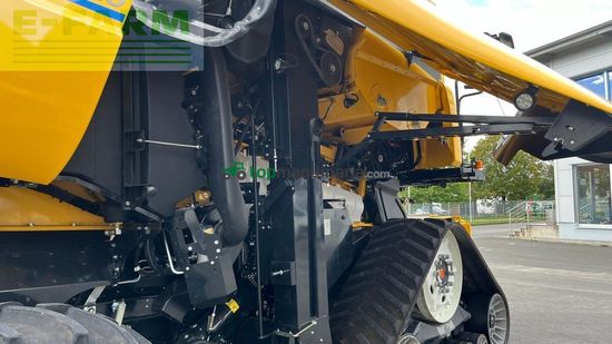 Cosechadora de Cereal - New Holland - cr 8.80 raupe intellisense