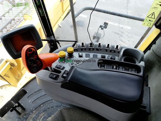 Cosechadora de Cereal - New Holland - CR980