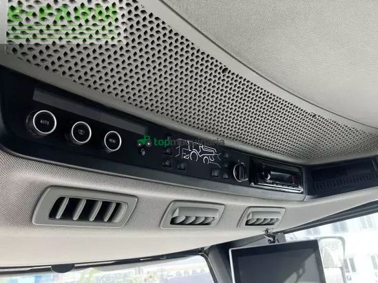 Cosechadora de Cereal - Claas - trion 750 + v770