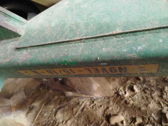 Arado cuatrisurco marca Novel