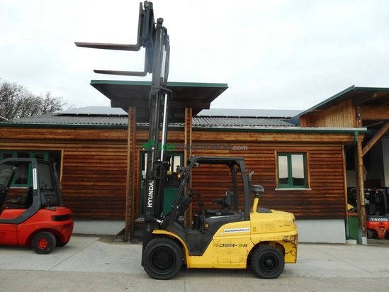 Elevadora - Hyundai - 50da-9a triplex 4,4m + ss + zv + zwillingsreifen