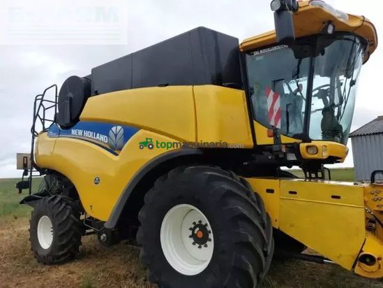 Cosechadora de Cereal - New Holland - cr8080