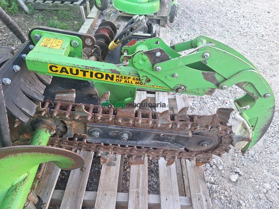 MINICARGADORA  AVANT 420 + APEROS