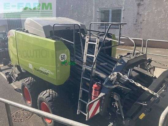 Empacadora gigant - Claas - quadrant 4200 rc