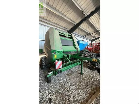 Empacadora gigant - John Deere - v451m