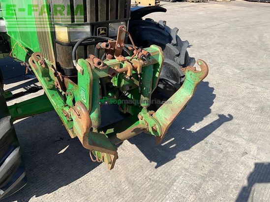 Tractor agrícola - John Deere - 6810 tractor (st23891)