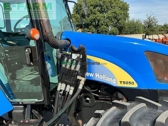 Tractor agrícola - New Holland - t5050 tractor (st27259)