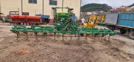 Cultivador - 25 brazos con rastra 