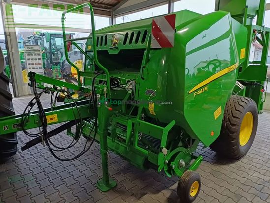 Empacadora gigant - John Deere - f441m