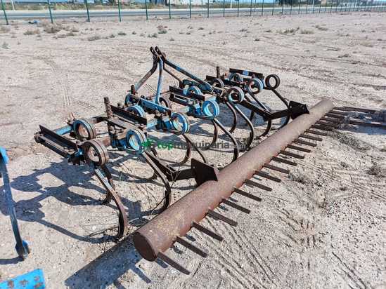 Cultivador agrícola de 13 brazos fijos con rastrillo