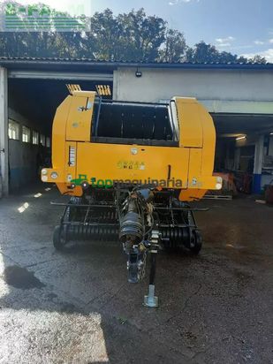 Empacadora gigant - New Holland - br7060
