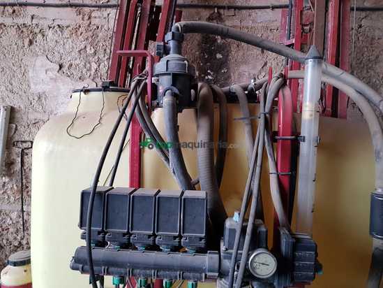 Pulverizador suspendido marca HARDI