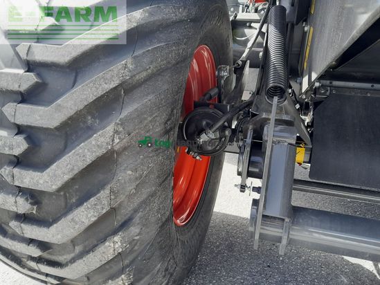 Empacadora gigant - Claas - variant 585 rc