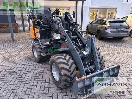 Minicargadora - Giant - g2700 hd