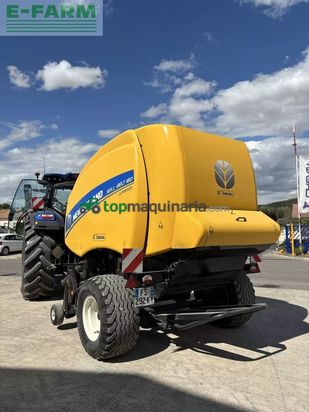 Empacadora gigant - New Holland - rolt belt 180 superfeed