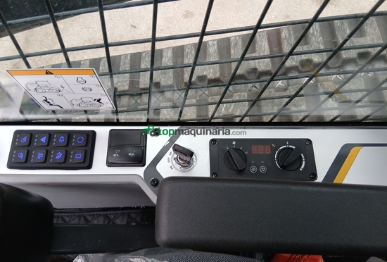 CARGADORA COMPACTA ORUGAS  - XC7-TV12 XCMG