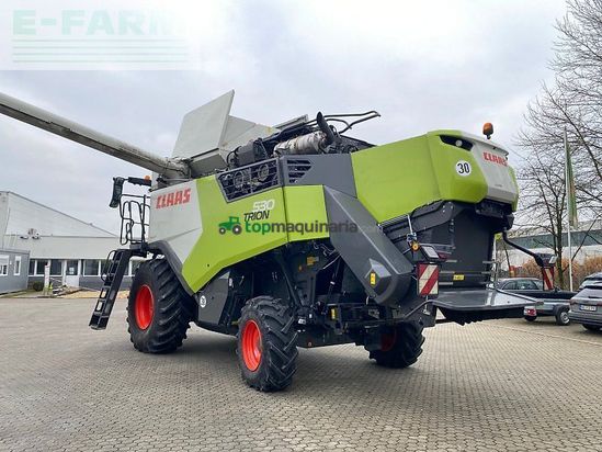 Cosechadora de Cereal - Claas - trion 530 mit sw v 680