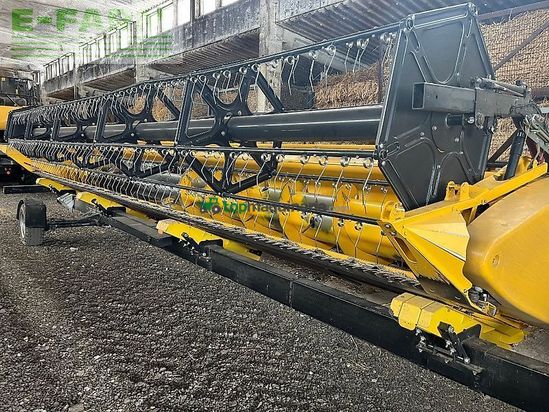 Cosechadora de Cereal - New Holland - cr 8.90