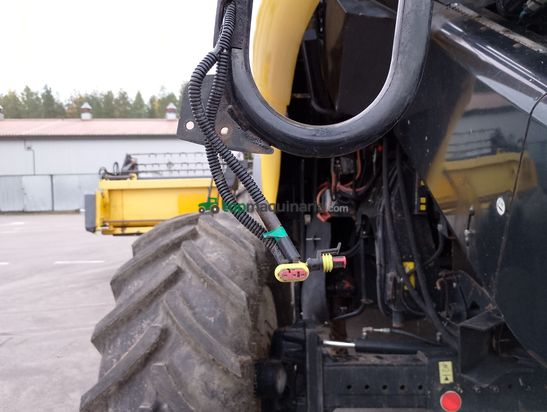 Cosechadora de Cereal - New Holland - CR980