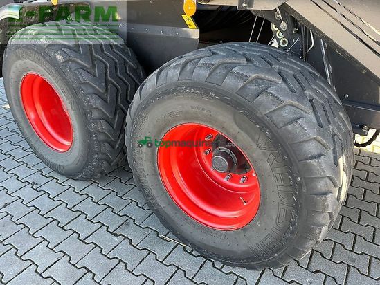 Empacadora gigant - Claas - quadrant 5300 rc