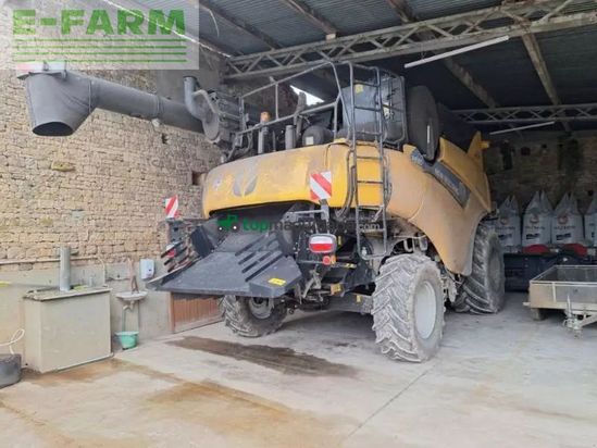 Cosechadora de Cereal - New Holland - cr8-80