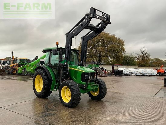 Tractor agrícola - John Deere - 5820 tractor (st24843)