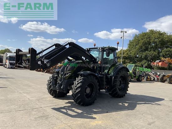 Tractor agrícola - Valtra - t175 versu telehandler (st24299) Versu