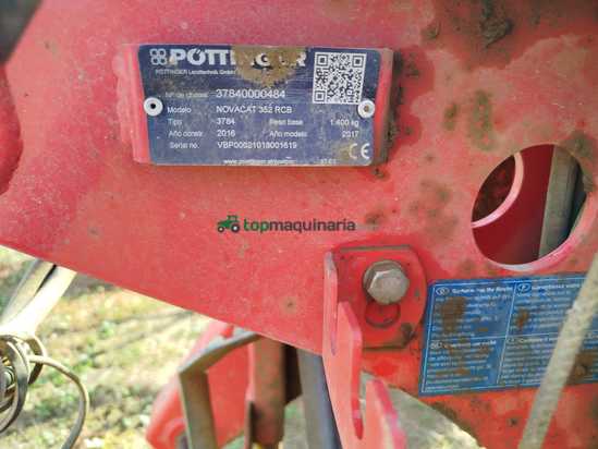 Segadora trasera Pottinger modelo Novacat 352 RCB con acondicionador