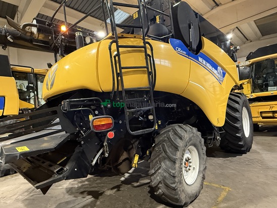 Cosechadora de Cereal - New Holland - CR8080