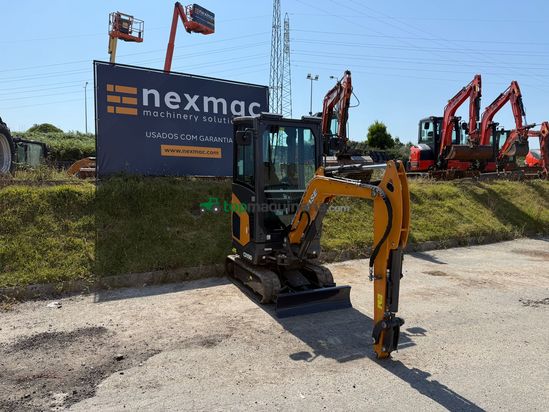 Miniexcavadora - CASE - CX19D
