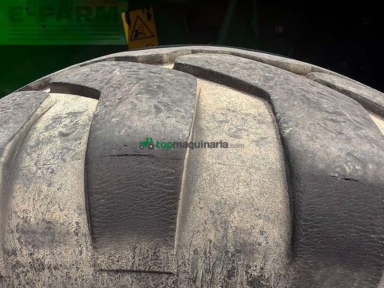 Empacadora gigant - John Deere - v451m