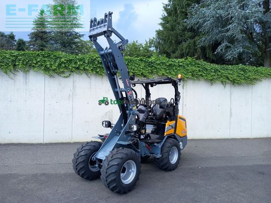 Minicargadora - Giant - g2700 hd