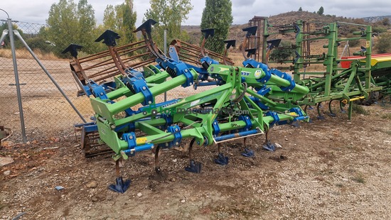 Cultivador  Agromet - 21 brazos con rodillo y rastra