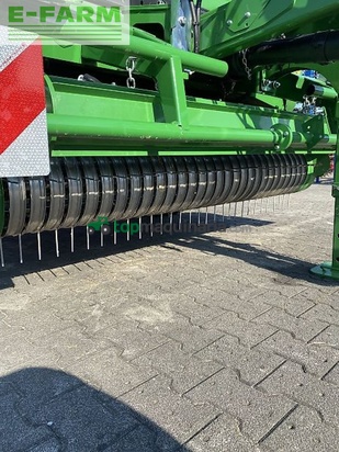 Empacadora gigant - John Deere - v451 m