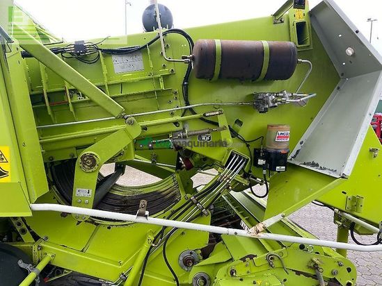 Empacadora gigant - Claas - quadrant 2200 rc