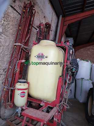 Pulverizador suspendido marca HARDI