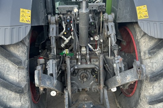 TRACTOR FENDT 824 Profi Plus