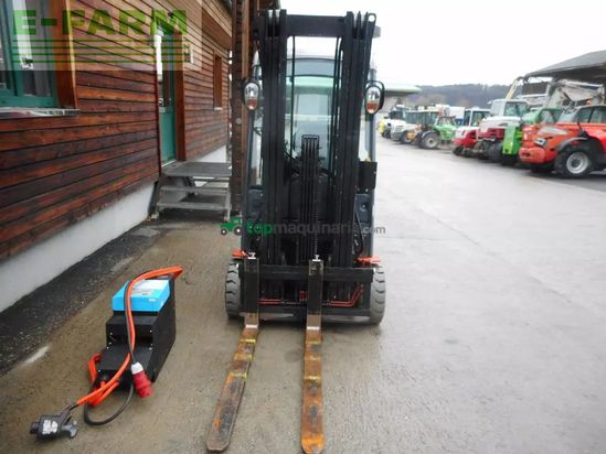 Elevadora - Toyota - 8fbm20z triplex 4,7m + 3. u. 4. kreis bis gabelt