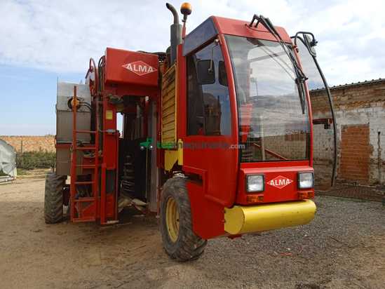 Vendimiadora autopropulsada de la marca Alma 