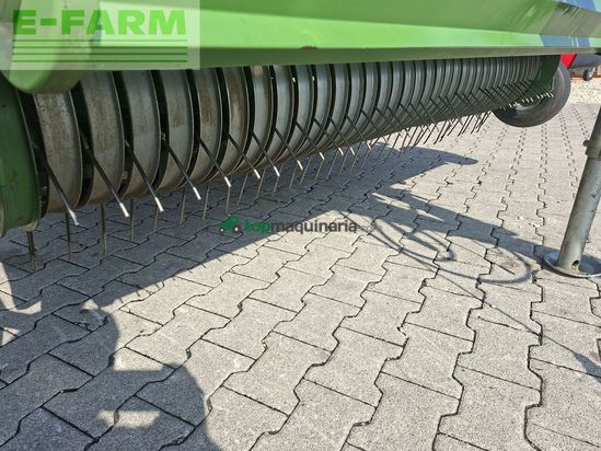 Empacadora gigant - Krone - cf 155 xc mit 26 messer und ballenaufsteller
