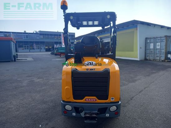 Minicargadora - Giant - g2700 hd