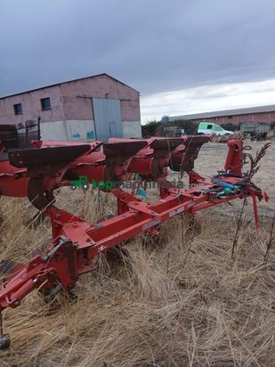 Arado de 4 cuerpos marca: Ovlac.
