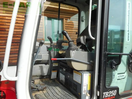 Excavadora - Takeuchi - tb 250 ( 4.965kg ) powertilt hydr. sw 3 löffel